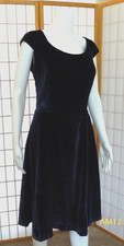 VINTAGE CLASSIC NAVY BLUE RAYON VELVET DRESS w/Princess Seams