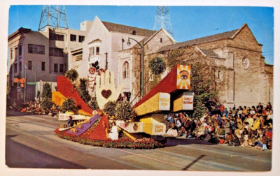 Odd Fellows & Rebekah Parade Float Love Thy Neighbor Rose Parade CA Postcard G6