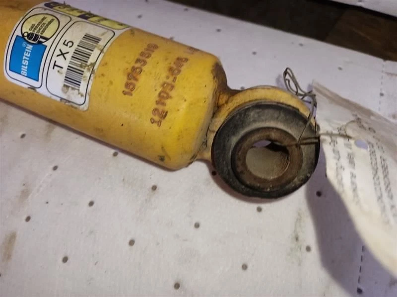 Передний амортизатор от 2004 Chevrolet Avalanche 2500 6041065 - Изображение 4 из 4