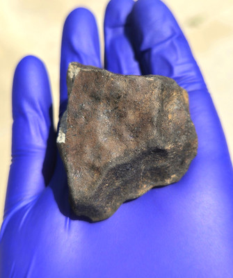 Tana River Kenya Witnessed Fall Meteorite   96.422g Individual L6 S5 W0