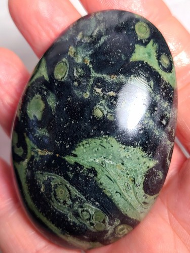 Top Large 2.5" 92g Pretty Green Kambaba Jasper Crystal Palm Stone Palmstone - Picture 4 of 14