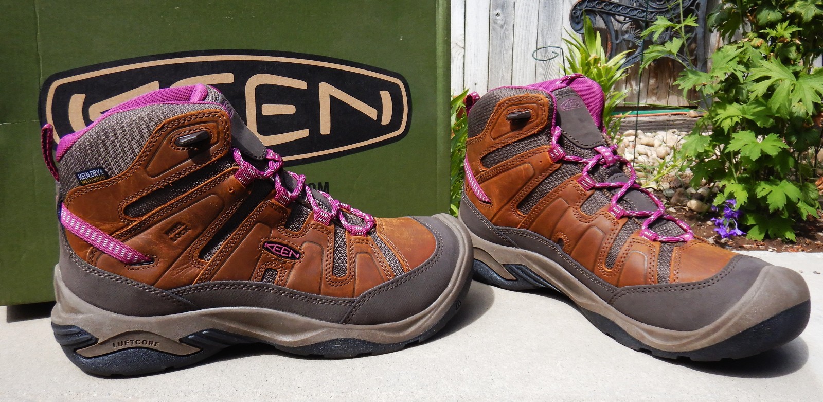 Stivali da trekking NUOVI KEEN Circadia Mid WP impermeabili da donna taglia 9 sciroppo boysenberry