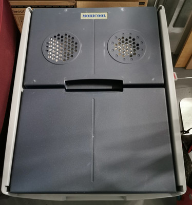 MOBICOOL W48 AC/DC - Elektrische Kühlbox mit Rollen passend für eine komplette G