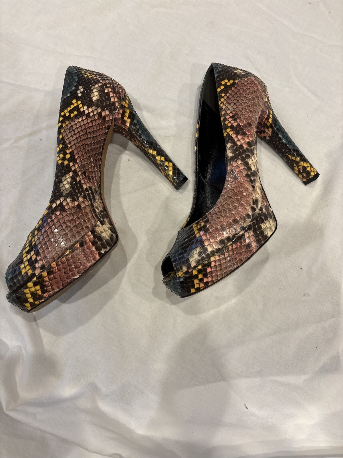Gucci Peep toe Python Pump (40) - image 3