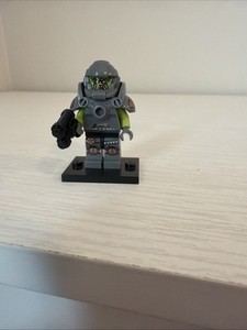 Lego Alien Avenger 71000 Collectible Series 9 Minifigures.