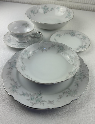 Mikasa Barbizon 9289 Fine China Set Service for 4 Blue Floral