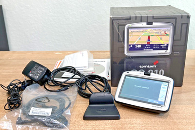 TomTom  Car GPS GO 910 Navigator System Bundle Works No Window Mount