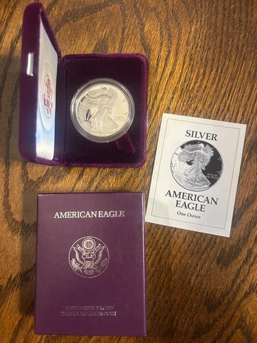 1993P US Mint American Eagle Silver Dollar Uncirculated Burgundy Velvet Case