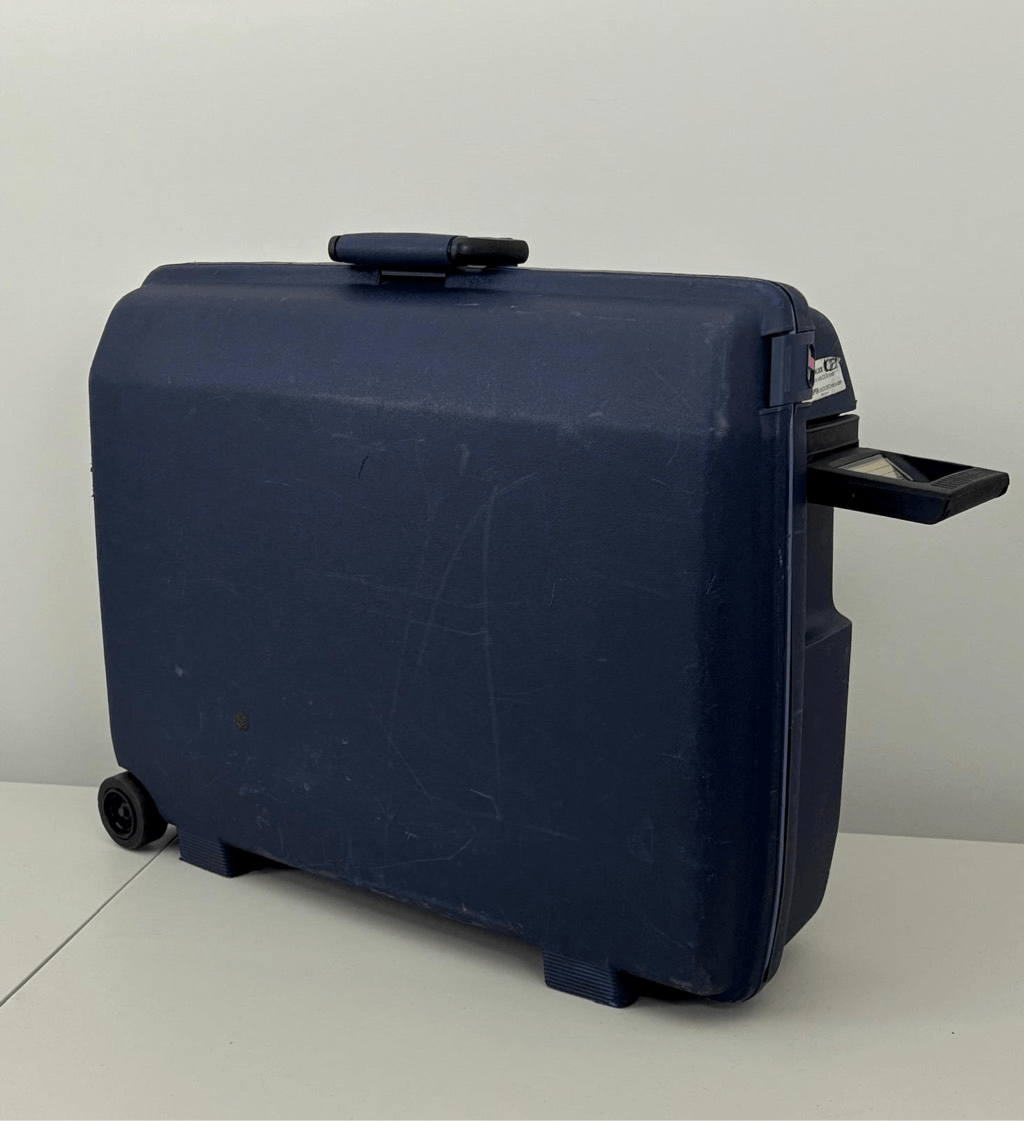 ヴィンテージ　スーツケース　Samsonite Vtg 90s Samsonite Oyster GLS 3-Point Locking Latch Cartwheel Hard