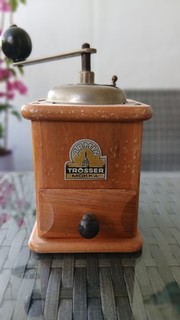 Alte Armin Trösser Kaffeemühle/Handmühle Holz Mokkamühle