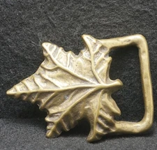 XA15170 VINTAGE 1970s CUT-OUT **MAPLE LEAF** PLANT NATURE ARTWORK BELT BUCKLE