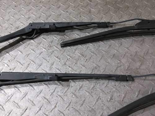 97-04 2004 C5 CORVETTE CONVERTIBLE Pair LH & RH Windshield Wiper Arms W/ Blades - Picture 3 of 8