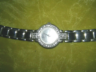 Montre Bracelet Femme LBVYR-DIST.BYL PAR By Rose - Cadran Rosé, Boîtier Rouge, Mouvement Quartz, Style Vintage