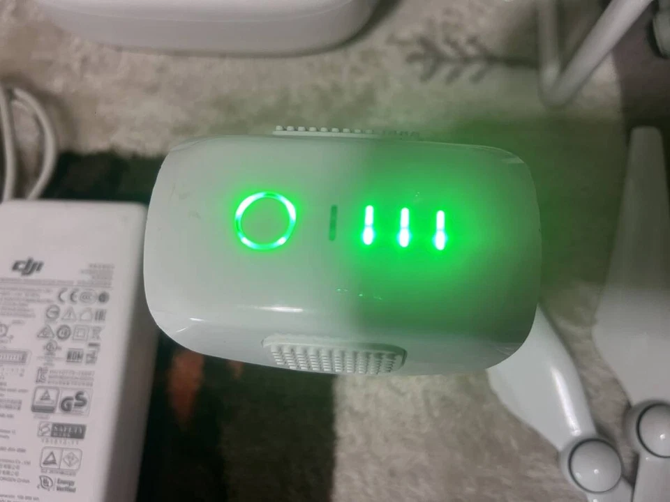 DJI phantom 4 pro Drone White W/case - Image 2 of 4
