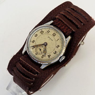 Vintage 1940s Helvetia Swiss Made 15 Jewels Mechanical Men's Wristwatch Ref 3590