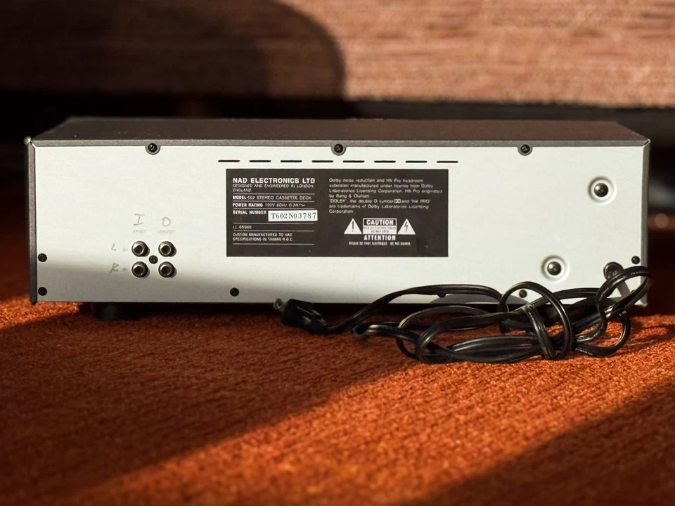 Reproductor/grabador de cubierta de cinta de casete de audio estéreo NAD 602 Foto 4 de 4