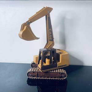 1/16 ERTL CASE Model 688 Excavator Construction Toy With Tracks RARE