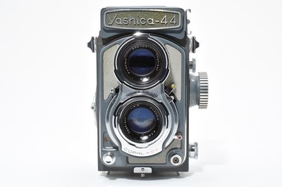 フィルムカメラ YASHICA 44 Yashikor 60mm f/3.5 #450 Near Mint-] Yashica Yashica-44 TLR Film Camera 60mm f/3.5 From