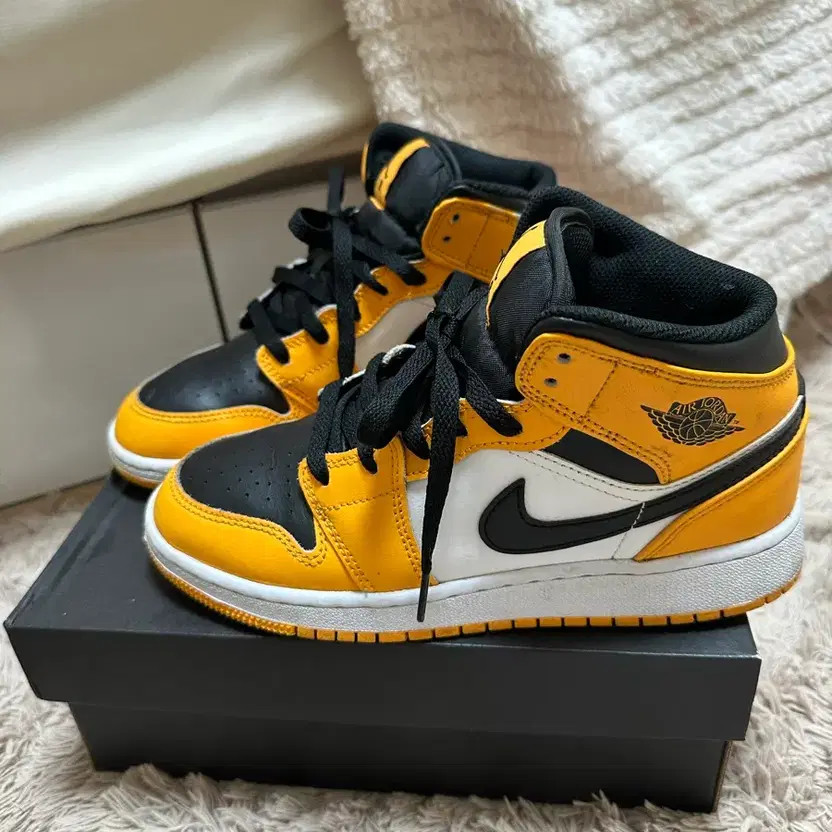 Nike Air Jordan Mid Taxi Sneakers - 235mm, Black & Yellow thumbnail 4
