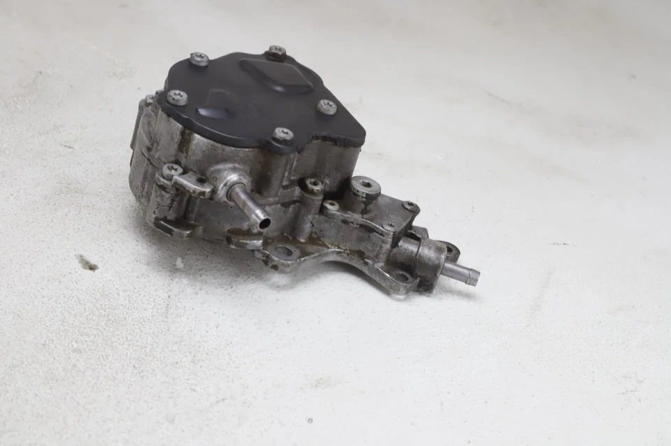 Volkswagen Passat B6 2007 2.0 TDI 103 kW Pompa Del Vuoto 038145209H 060804D Foto 4 de 4