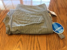 Women  s  Dockers  Collection Truly Slimming Mid Capri, Size 6P.