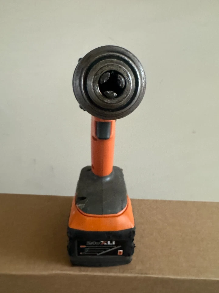 Taladro inalámbrico rígido 24V sin escobillas - naranja con batería Foto 2 de 3