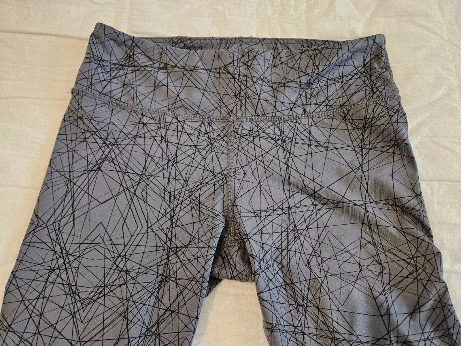 alo-yoga cropped black design bx4 leggings