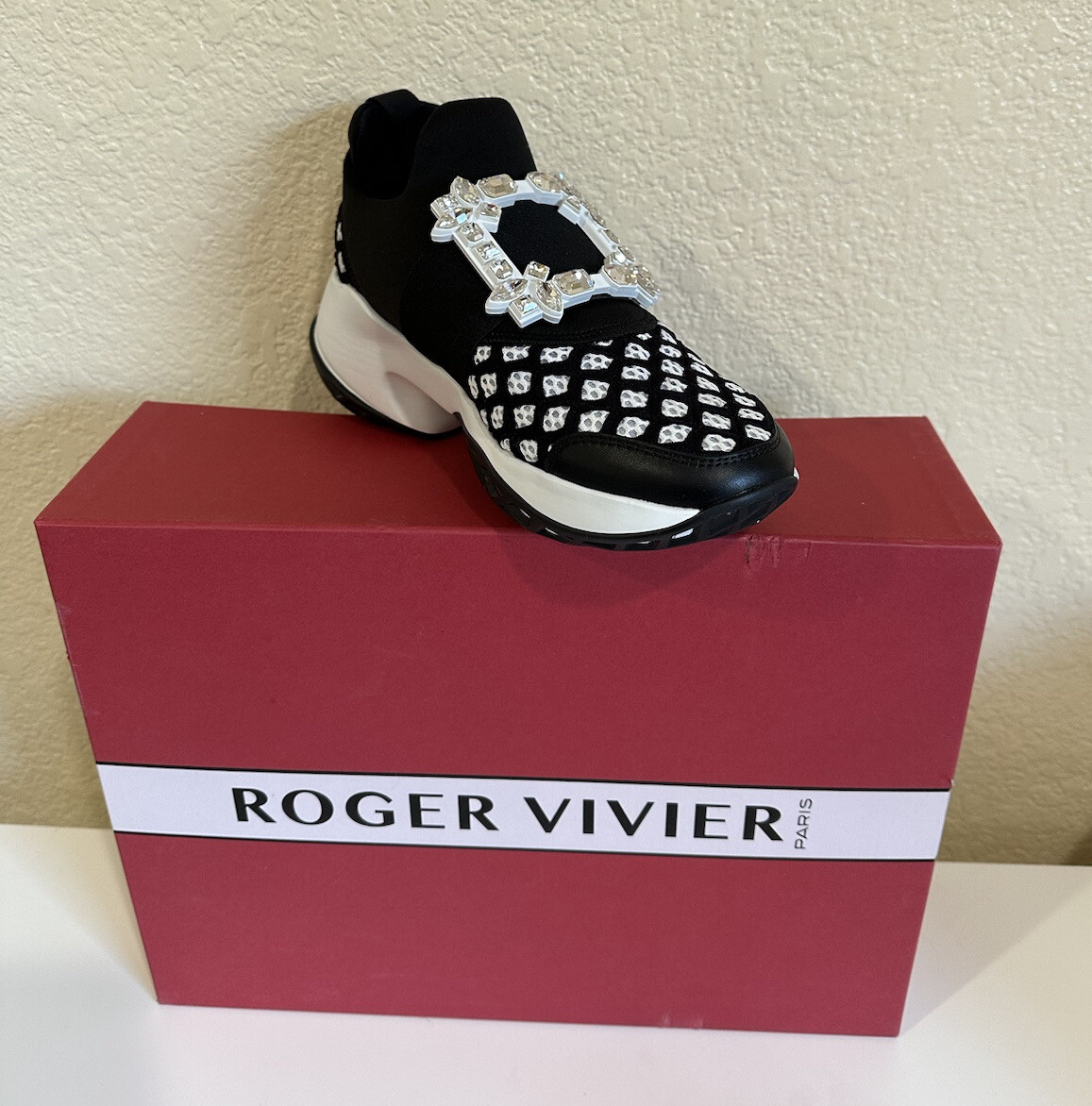 “Roger Vivier” ボーダーウェッジサンダル Multi/Stripe ROGER VIVIER Viv In The City 45 buckled perforated leather