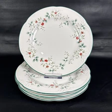 Pfaltzgraff Winterberry Stoneware Set of (4) 10.5 Inch Dinner Plates Made in USA