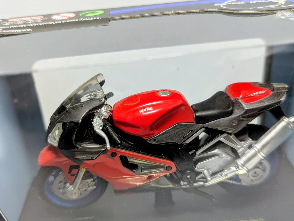 Moto Maisto 1/18 - Aprilia RSV 1000 R - 2006 - Photo 3/4