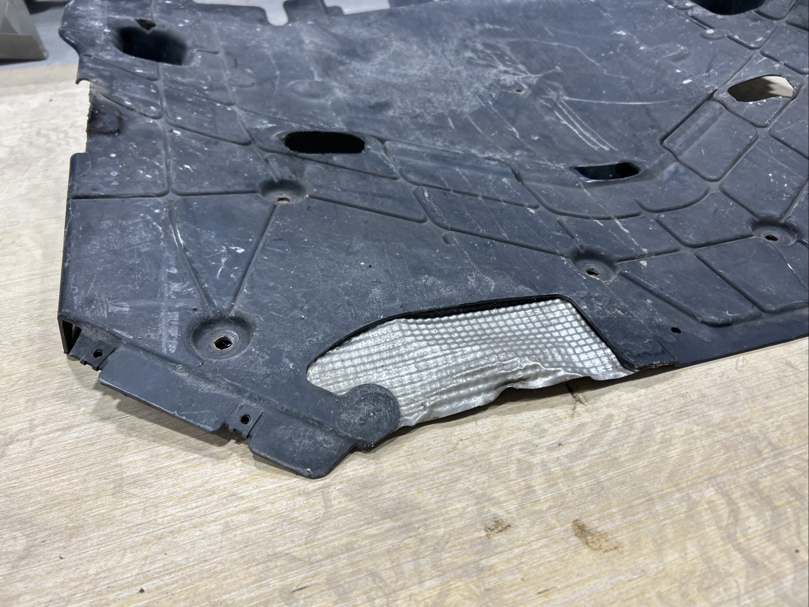 FOR MASERATI Quattroporte 14-16 ENGINE SPLASH GUARD SHIELD COVER OEM: 670009531