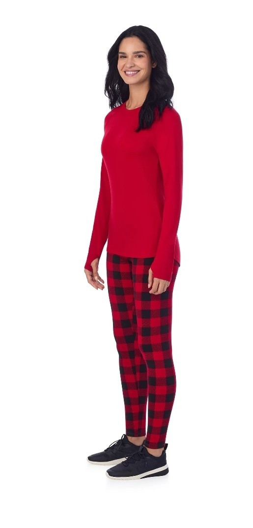 ClimateRight by Cuddl Duds Women's 2-PC Red Base layer Top & Legging Set L-XL