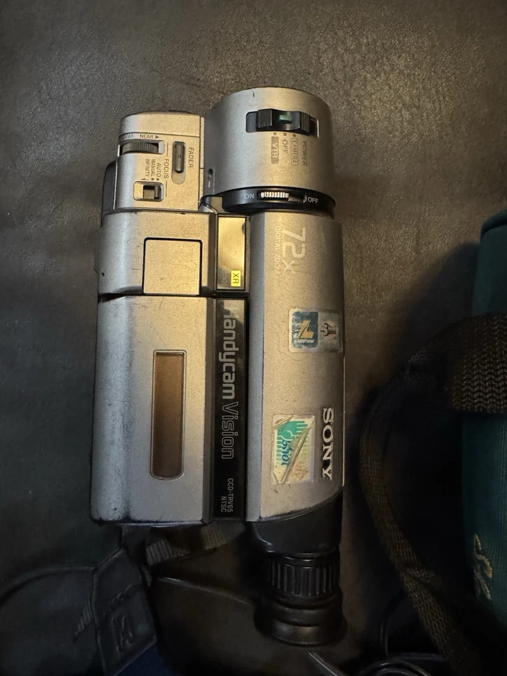 Videocámara digital Sony CCD-TRV615 estéreo Hi8 paquete de zoom 72x Foto 2 de 4