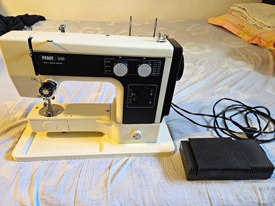 Pfaff 205 Nähmaschine - frisch gewartet / überholt - mit Fußpedal & Koffer
