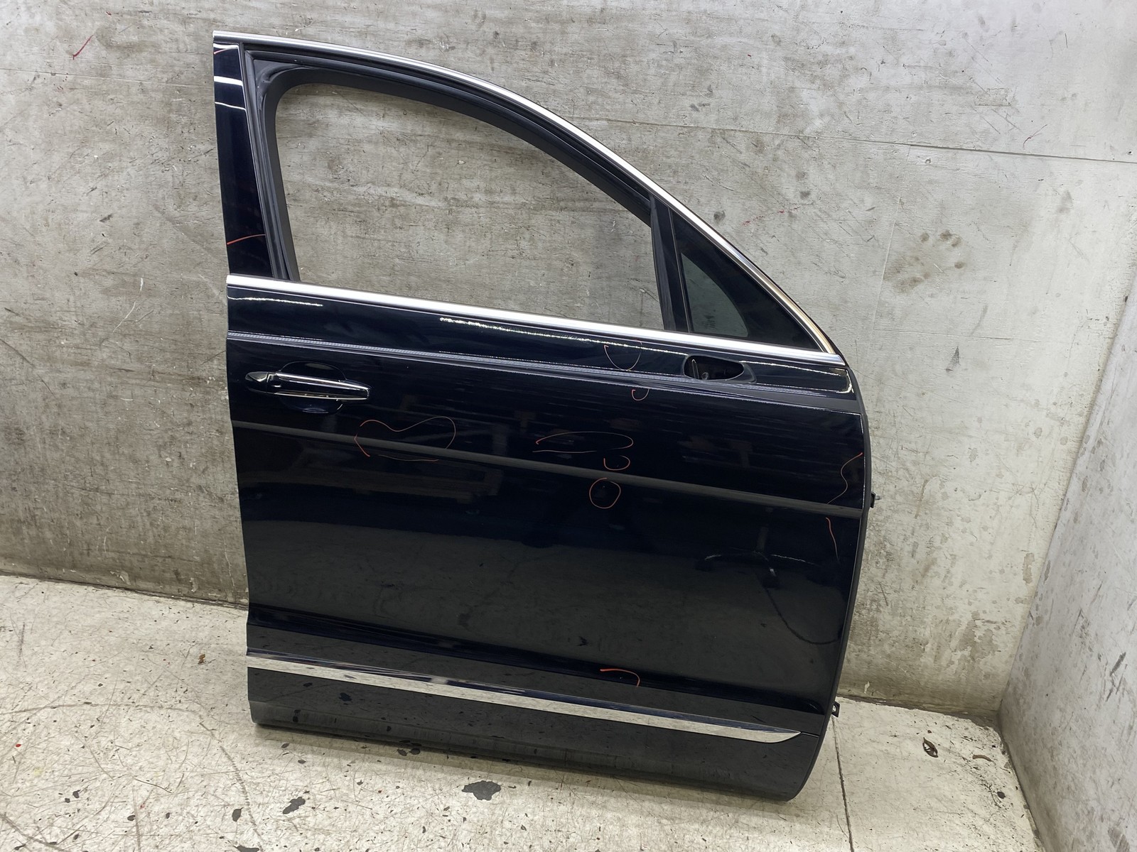 2015-2020 BENTLEY BENTAYGA OEM RH FRONT RIGHT PASSENGER DOOR SHELL W/O GLASS