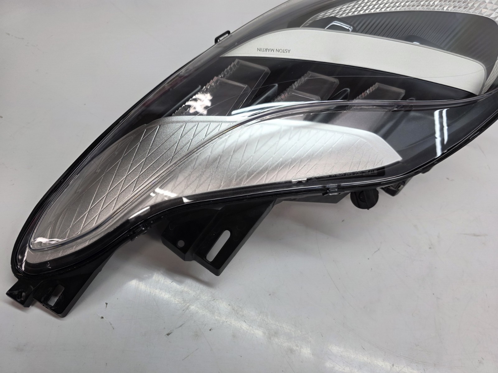 ASTON MARTIN DB12 DRIVER LEFT SIDE HEADLIGHT LED OEM RY53-13W030-FC