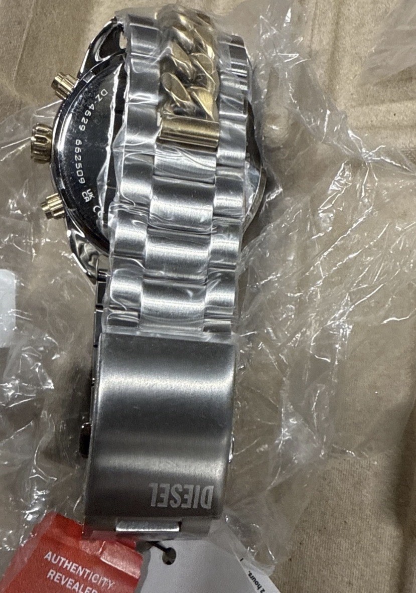 ベス・オートン/スーパーピンキーマンデイ Diesel DZ4629 Spiked Chronograph Mens Watch Gold Silver Stainless
