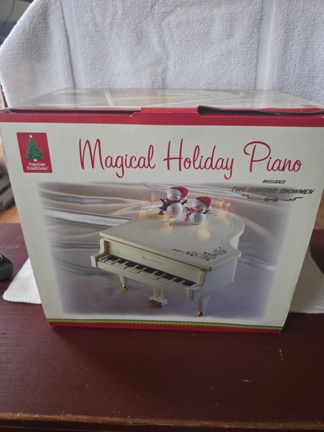 Vintage MAGICAL CHRISTMAS PIANO Plays 12 Christmas Songs 2005