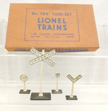 Lionel Trains Postwar 309 Yard Set 4 Signs In Box Plastic Signs W/ Metal Base