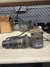 BOSTON GEAR F71010B4G GEAR MOTOR QMC AC SERVO MOTOR 33DCMT1943 USED