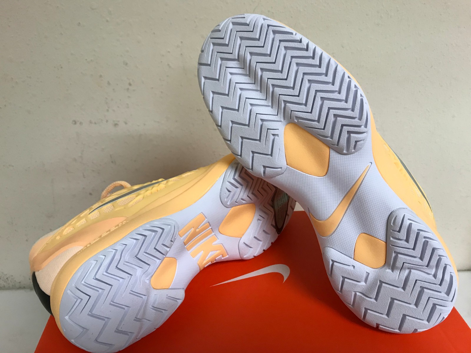 women's zoom cage 3 tennis shoes