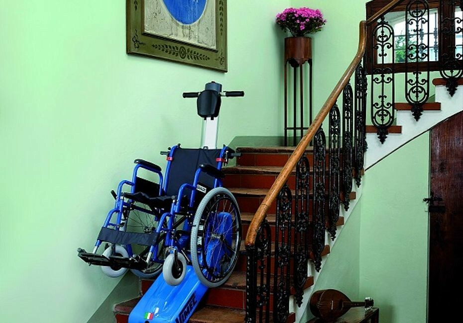 Servoscala Cingoli Per Carrozzina Disabili MONTASCALE A CINGOLI