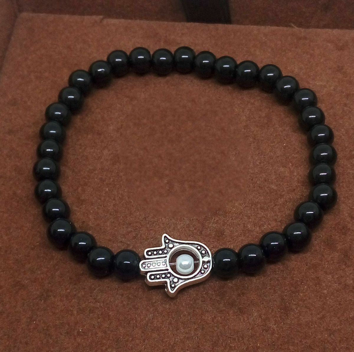 Bracciale con cordini in colore nero, la mano di Fatima, zirconi chiari, cuore | Gioielli Eshop IT