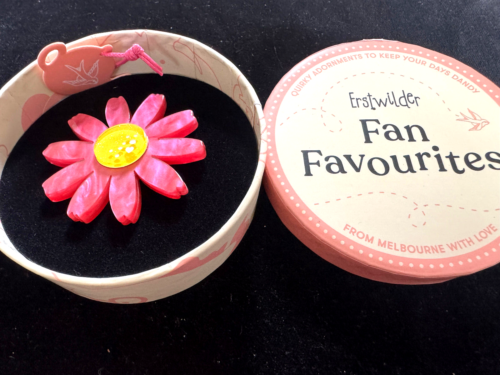 ERSTWILDER BEAUTY EVERLASTING FAN FAVOURITES LSALLY LAND DESIGNS RESIN BROOCH