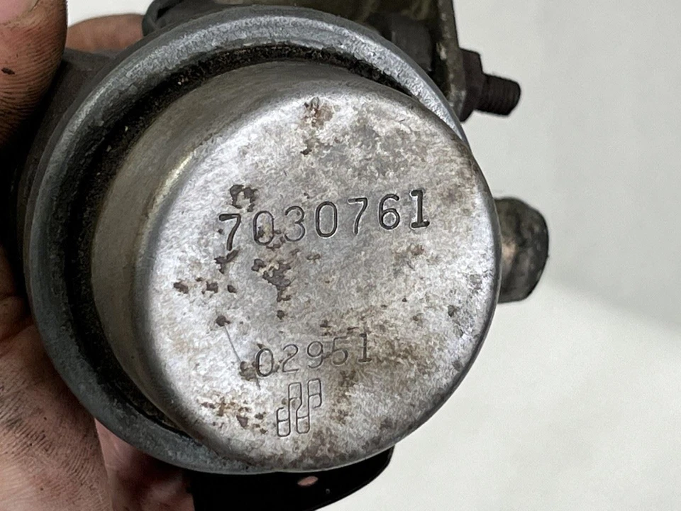 1973 1974 1975 1976 1977 1978 1979 1980 TRIUMPH SPITFIRE 1500 BOMBA DE FUMAÇA - Imagem 3 de 3