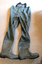 NEW RON THOMPSPN ONTARIO CHEST/BOOT WADERS Size 9 UK, Green. Cleated Outsole.