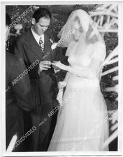 o11721 1945 orig news photo singer Alfred Leon weds Mary Mann at Rudolph Valenti