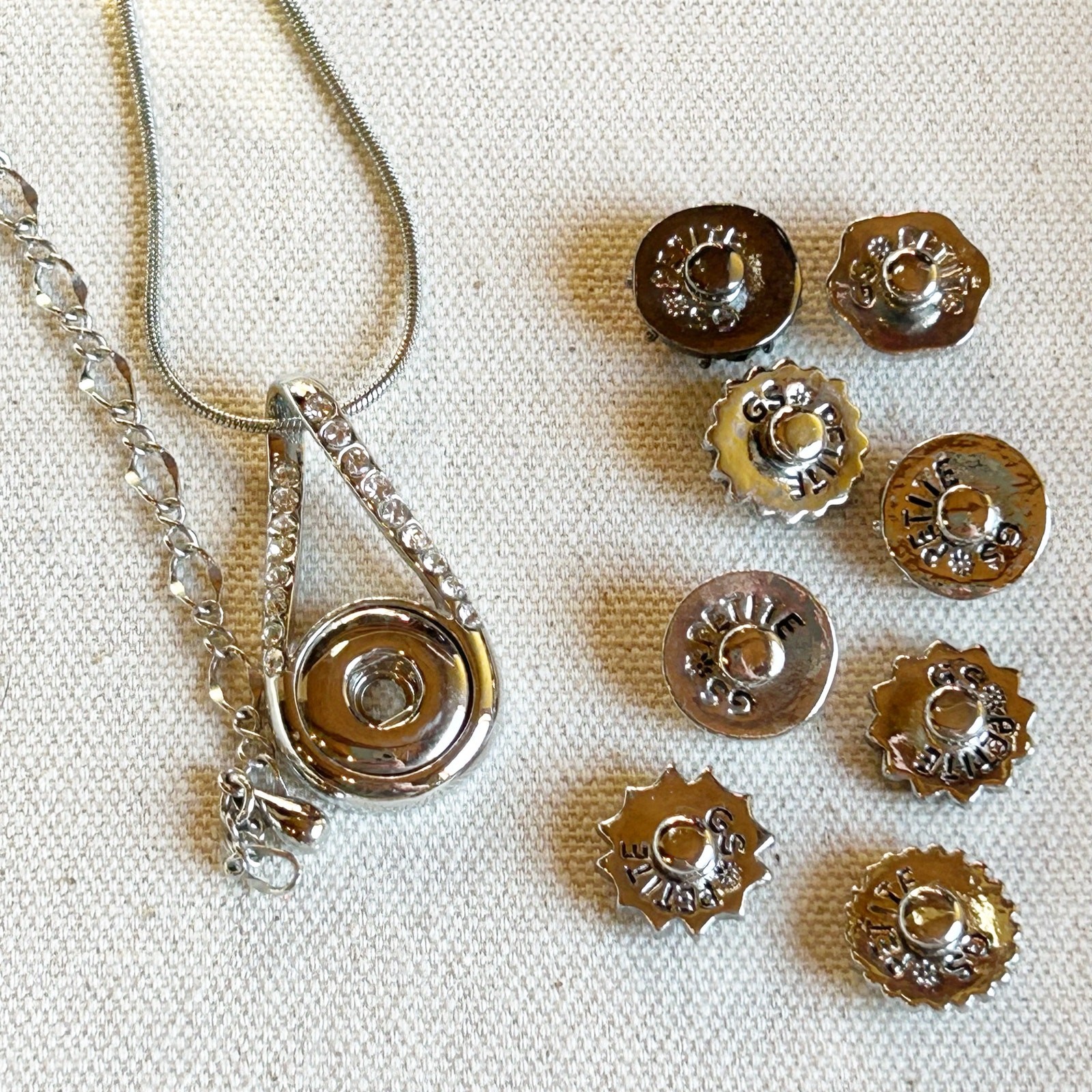 GingerSnaps Interchangeable Pendant Necklace w 8 … - image 8