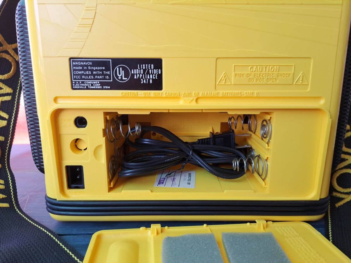 Magnavox D8080 Yellow Cube Boombox AM FM Cassette Super Magnavox D8080 Yellow Cube Boombox AM FM Cassette Super