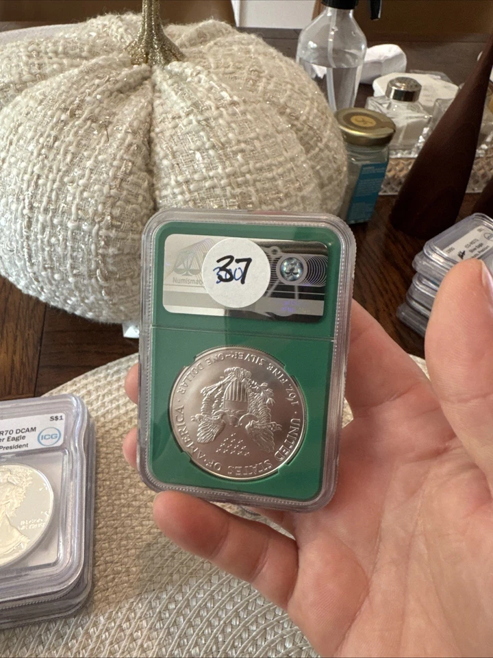 2000 SILVER EAGLE NGC MS69 EARLY PRODUCTION FROM US MINT SEALED BOX GREEN CORE - Image 2 of 2